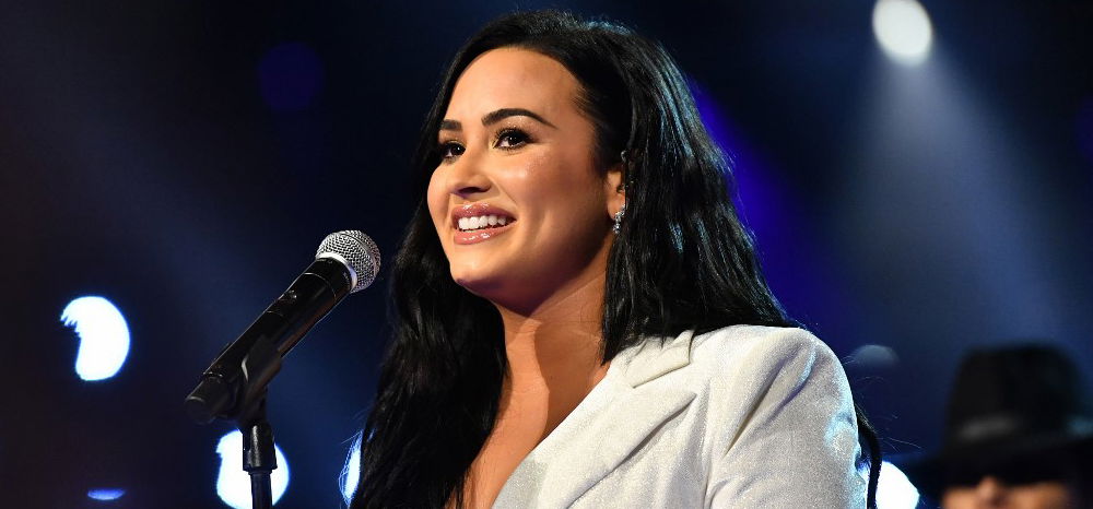 Demi Lovato a Kegyetlen játékok miatt csókolózott először lánnyal