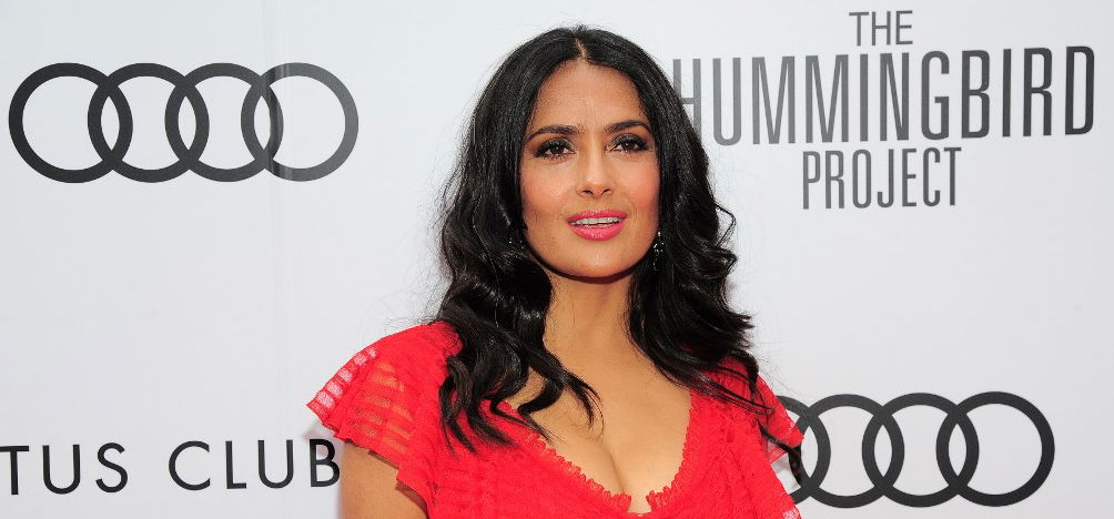 Beszélő mellekről csinál sorozatot Salma Hayek