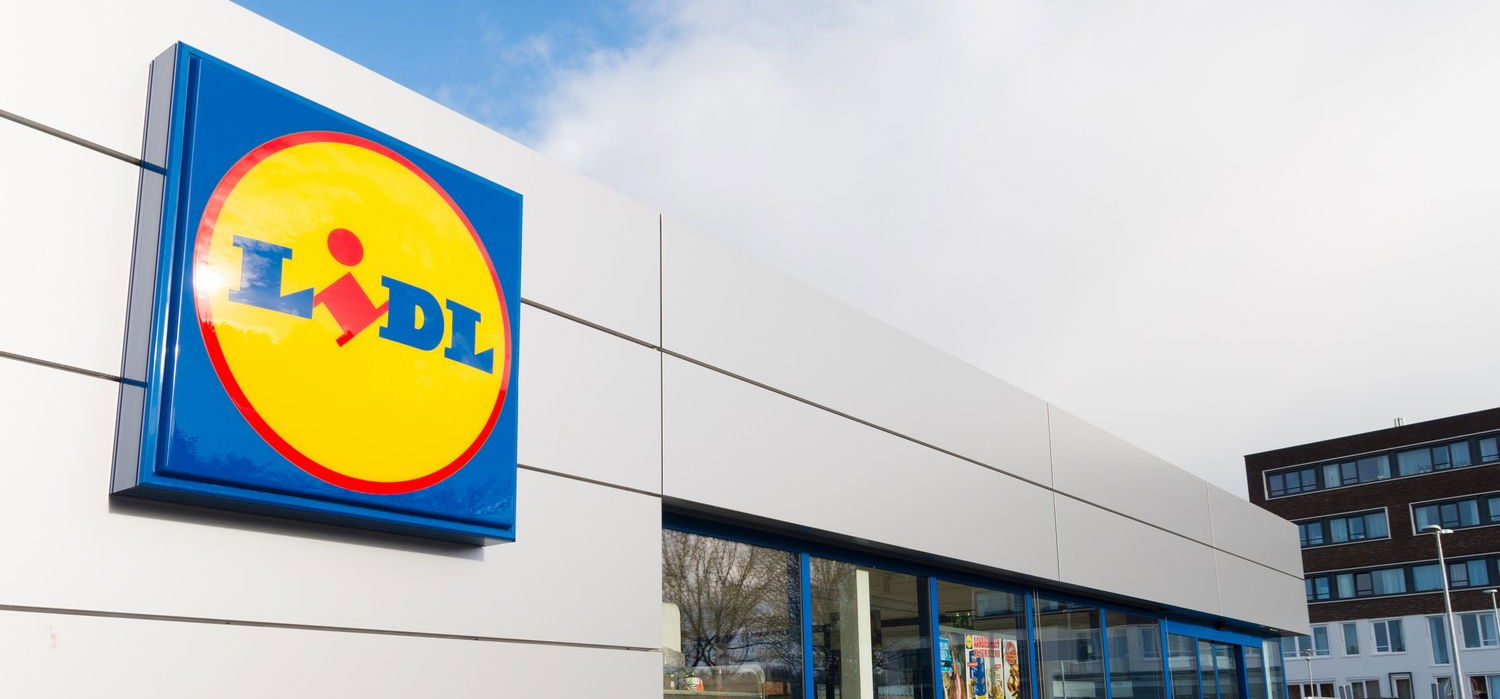 Két hatalmas bejelentést tett a Lidl, ami nemcsak az embereket, de az állatokat is boldoggá teszi