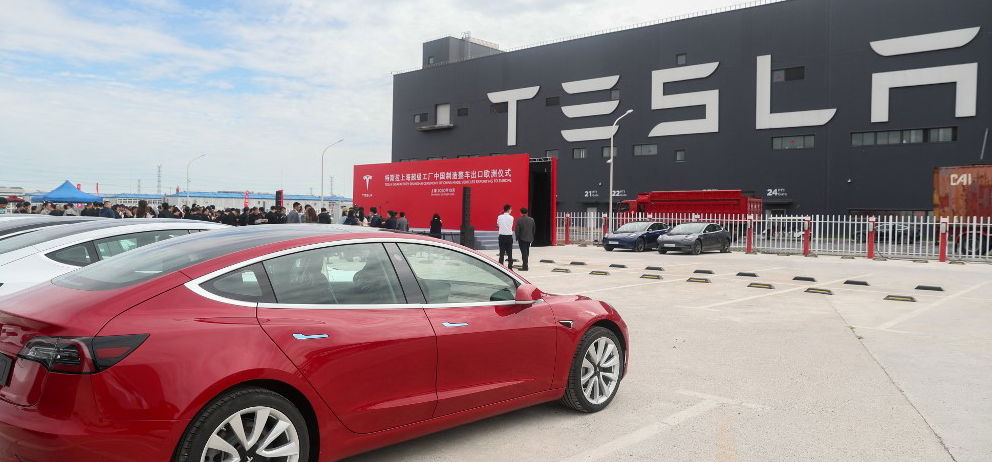 Irtó ciki balesetet csinált önvezető módban a Tesla egyik autója