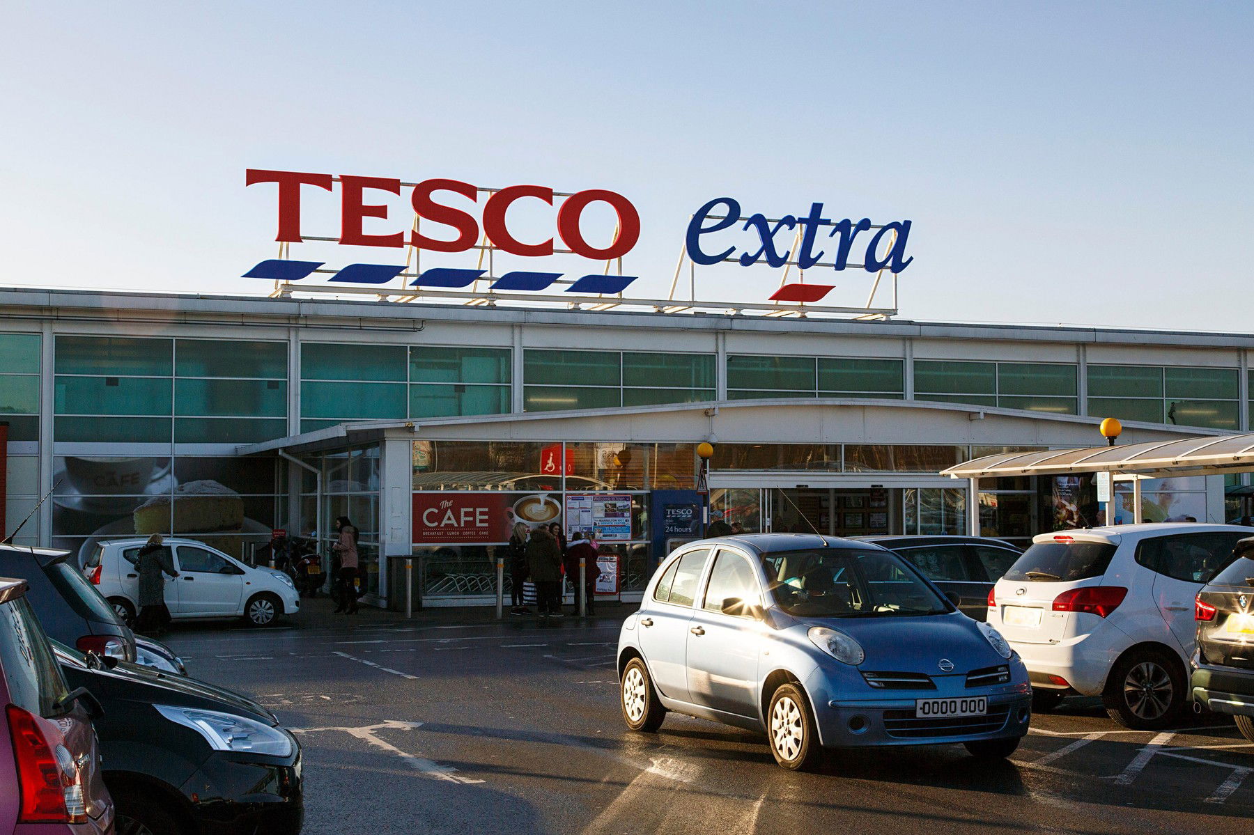 Őrült akció a Tesco-ban: 87 ezer vásárló állt sorba egy fura termékért, amelyet nagyon leáraztak - mutatjuk!