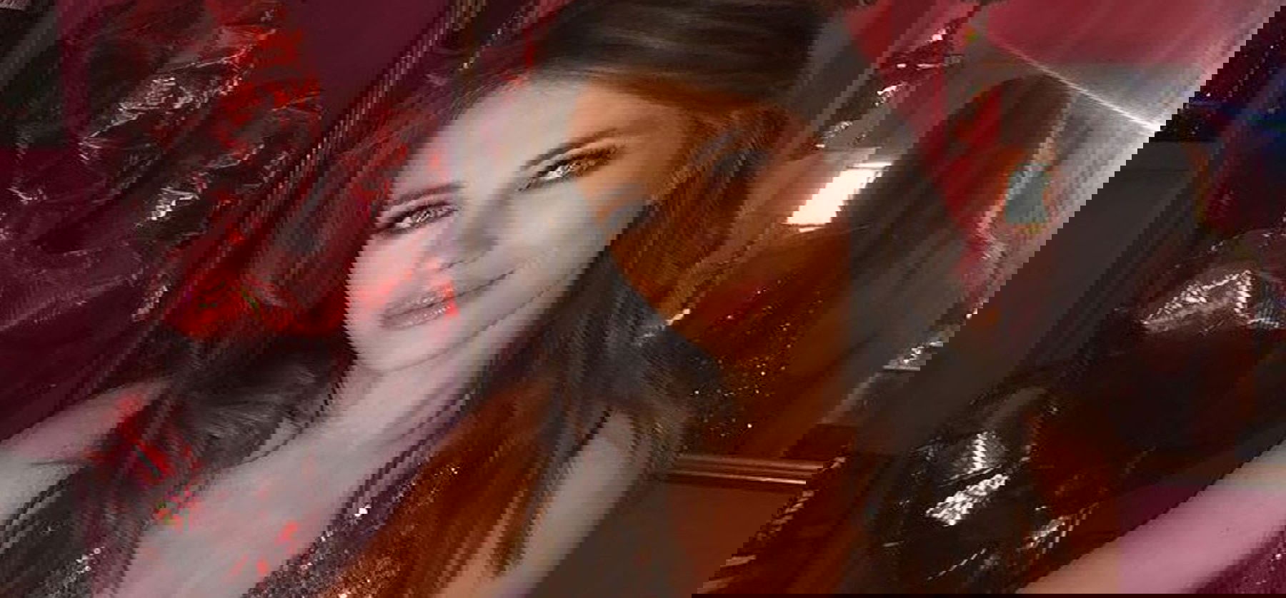 Elizabeth Hurley tökéletes melleitől káprázni fog a szemed – videó