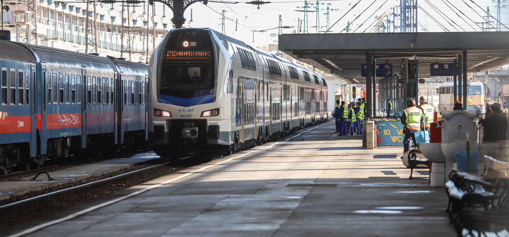 Ha hideg van azért késnek a vonatok, ha meleg van, akkor meg azért