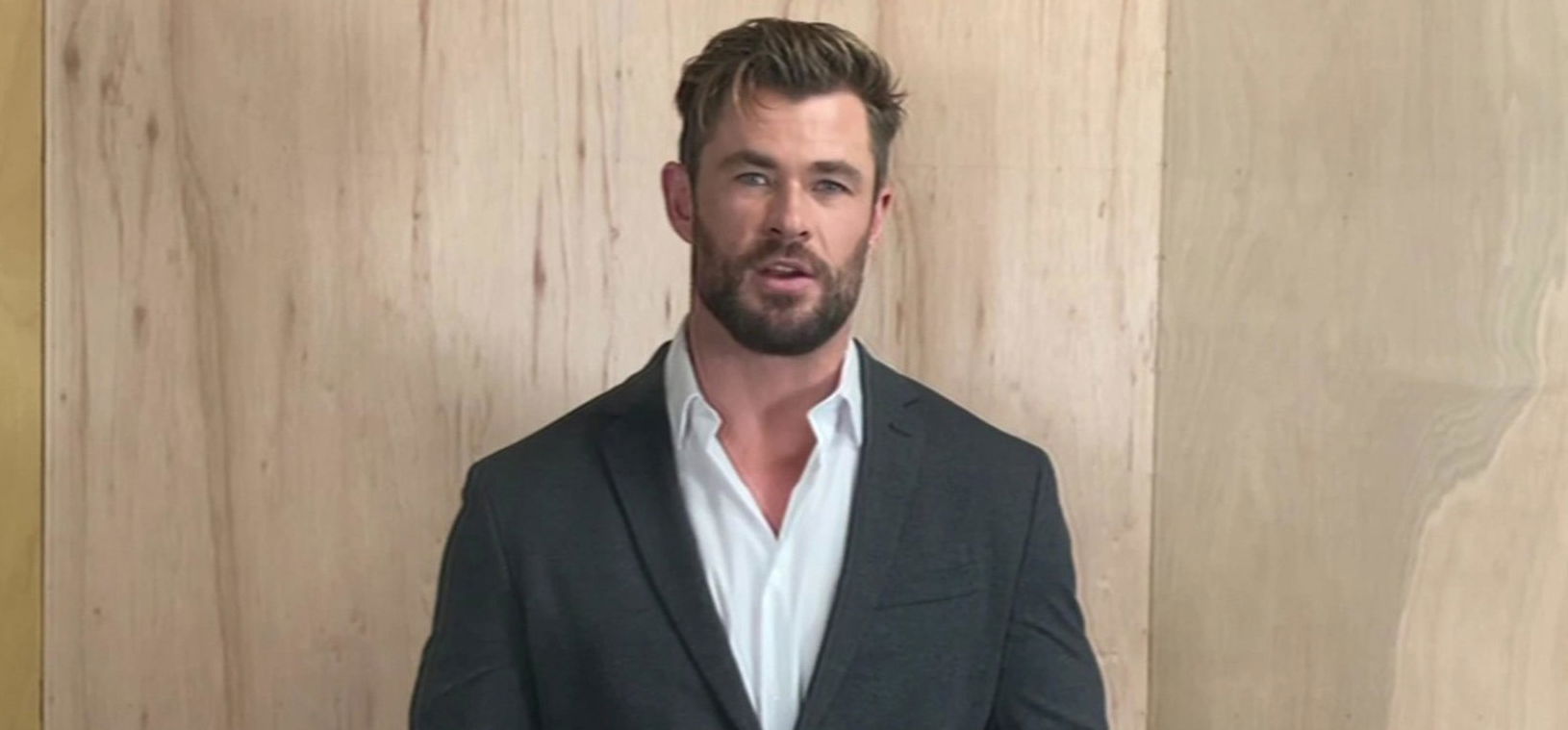 Cápák közé vetik Chris Hemsworth-öt