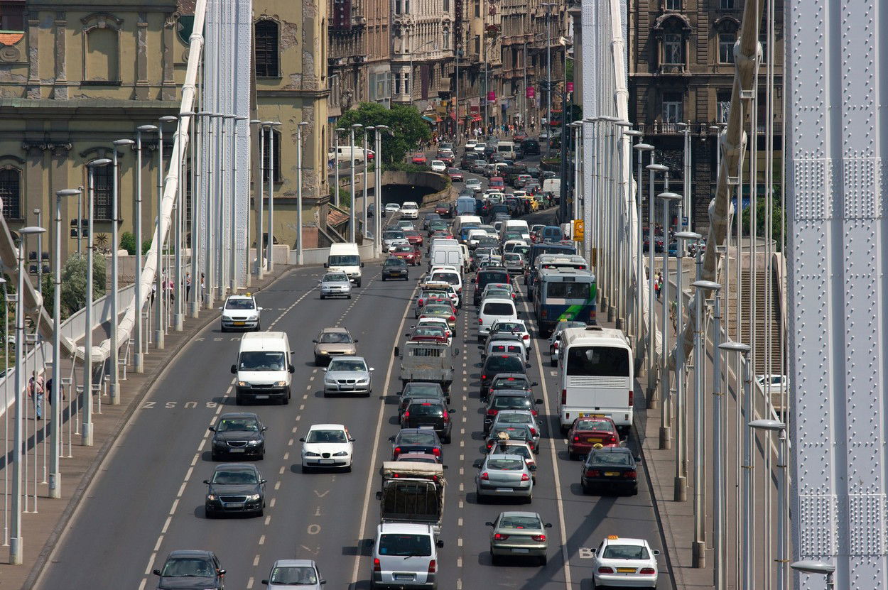 Lezárások, elterelések, korlátozások – hatalmas káoszra kell készülni a fővárosban!