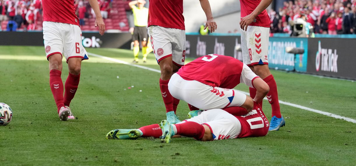 Sorsdöntő orvosi vizsgálat előtt áll a foci Eb-n szívrohamot kapott Christian Eriksen - Ez kell ahhoz, hogy folytatni tudja karrierjét