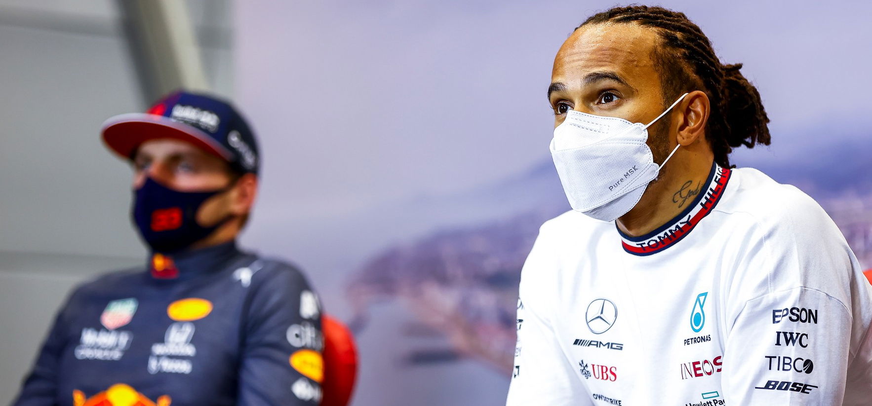 Hamilton szerint többször ütközne Max Verstappennel, ha nem fogná vissza magát