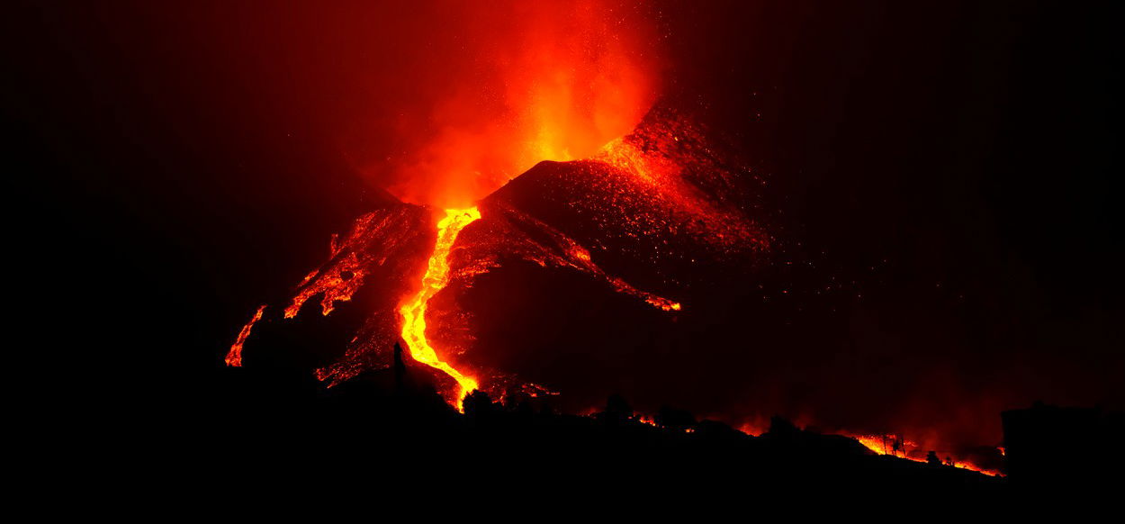 Hetek óta pusztítja a láva La Palma szigetét, és félő, hogy hétfőn tovább súlyosbodik a helyzet