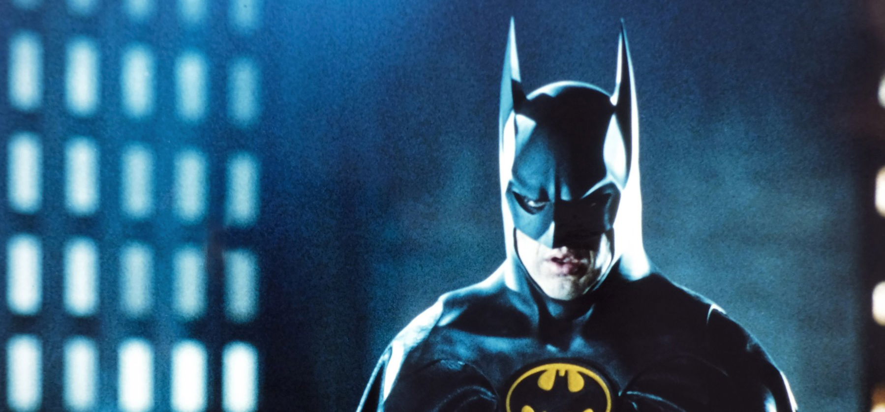 Óriási nosztalgiafröccs! 32 év után újra Batman-szerkót húzott magára a zseniális Michael Keaton - megérkezett az új Flash trailere