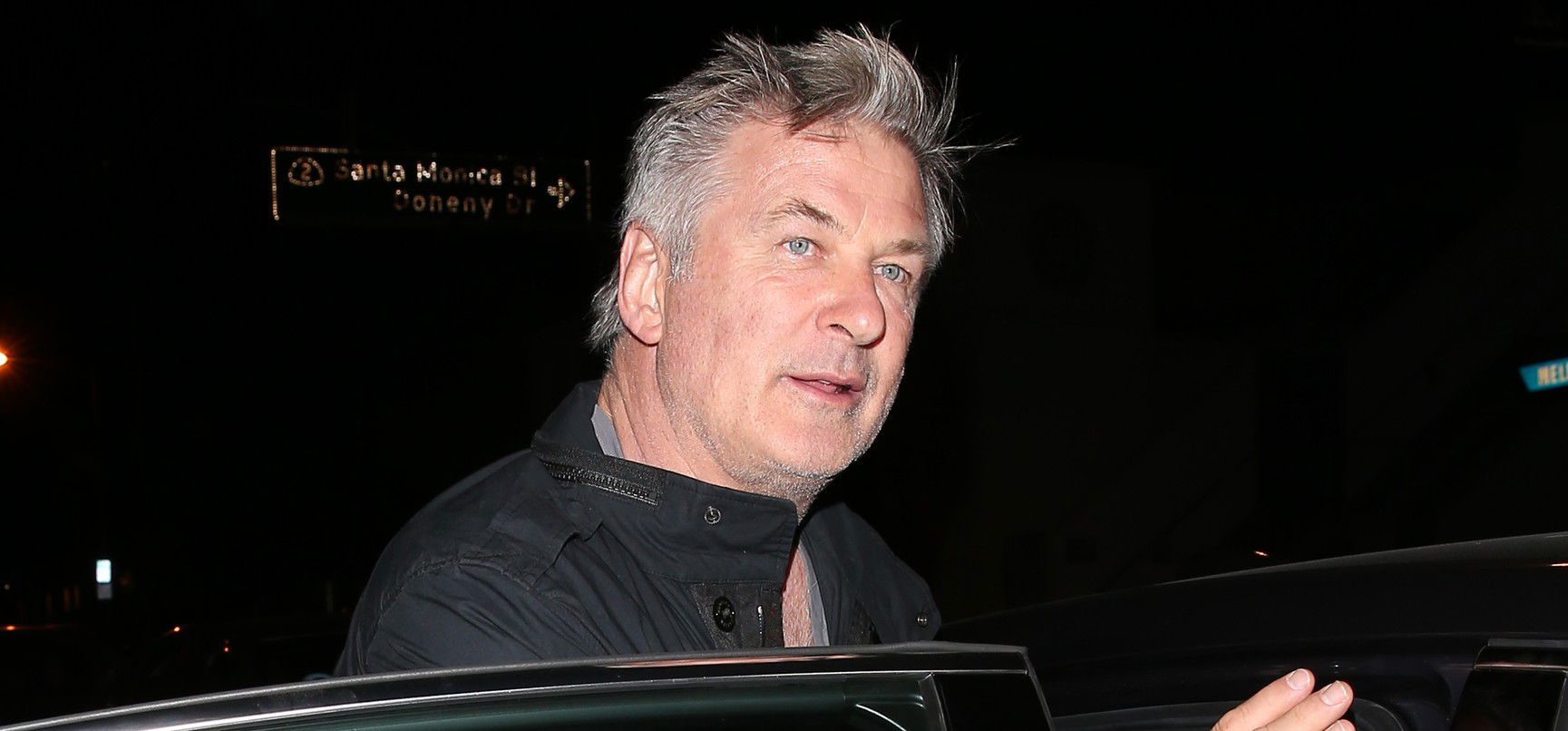 Alec Baldwin feleségéről lesifotók készültek a tragédia után, Hilaria gyors döntésre szánta el magát