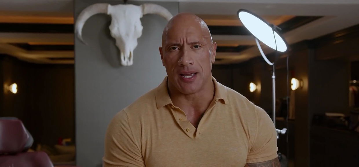 Dwayne Johnson pénzzel dobálta meg a saját édesanyját, majd elkezdett táncolni – videó