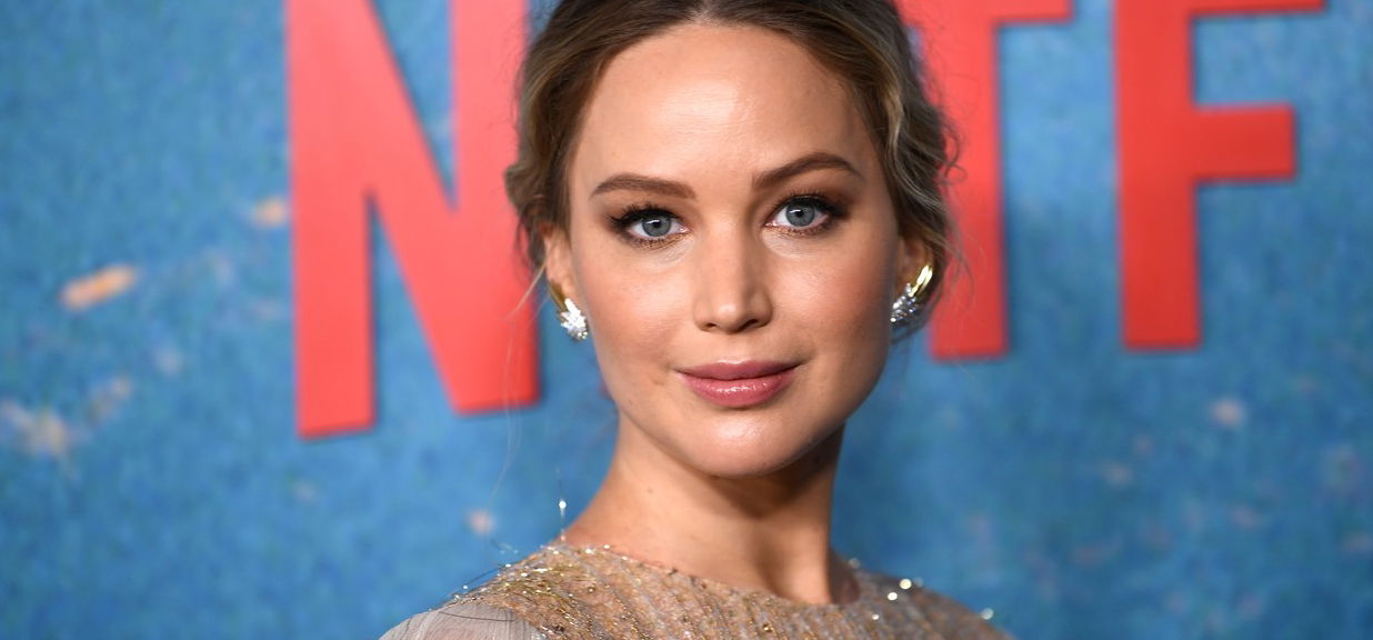 Jennifer Lawrence beragyogta a vörös szőnyeget - gömbölyödő pocakja mindenkit elkápráztatott