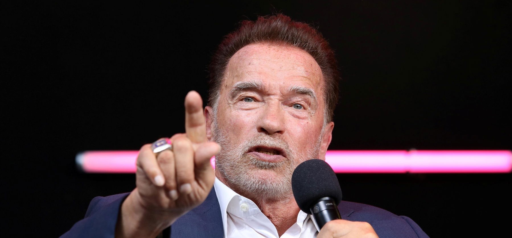 Elborzadsz: Arnold Schwarzenegger nevét el akarták venni, az első filmjében még ezzel a felismerhetetlen névvel szerepelt