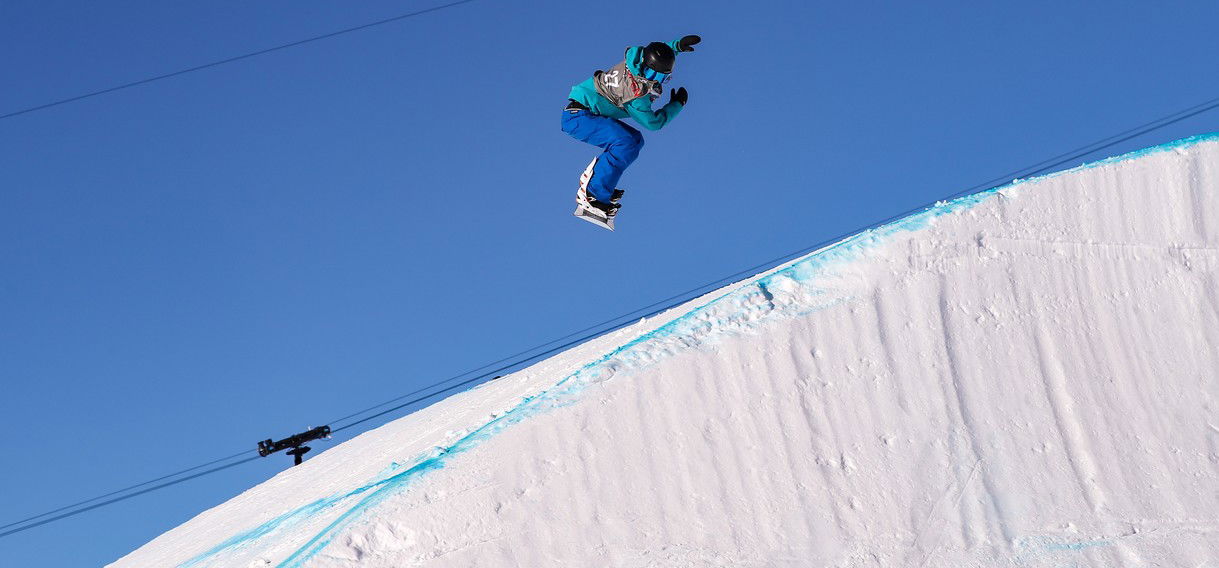 Egy 17 éves magyar lány történelmet írt, ő az első Magyarországról aki nemzeti színeikben snowboardozik téli olimpián - videó