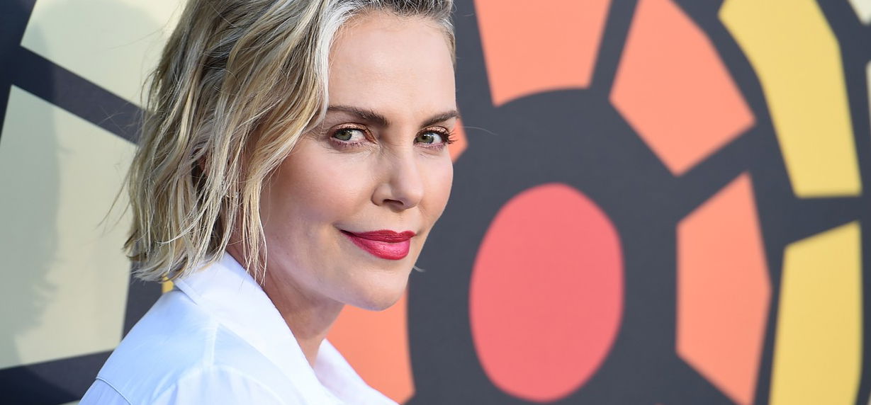 Horrortól kezdve minden van Charlize Theron kedvenc filmjeinek listáján - Mennyit láttál ezekből?