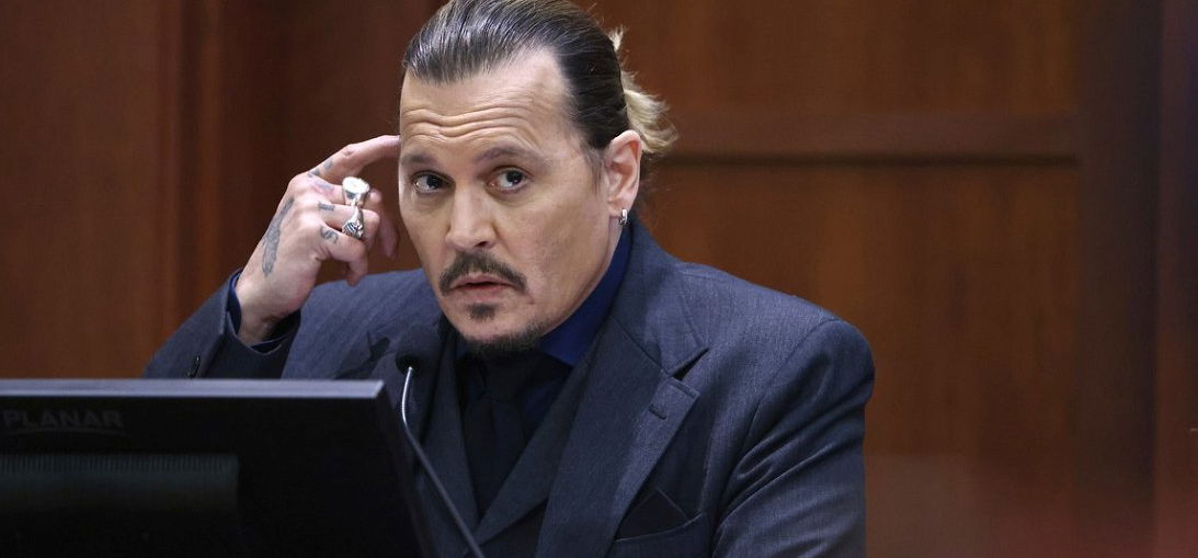 Brutális lebukás: íme Johnny Depp új csaja, egy csúcsbombázóval szűrhette össze a levet, már videó is kikerült róla az internetre - állítják többen, de mi lehet az igazság?