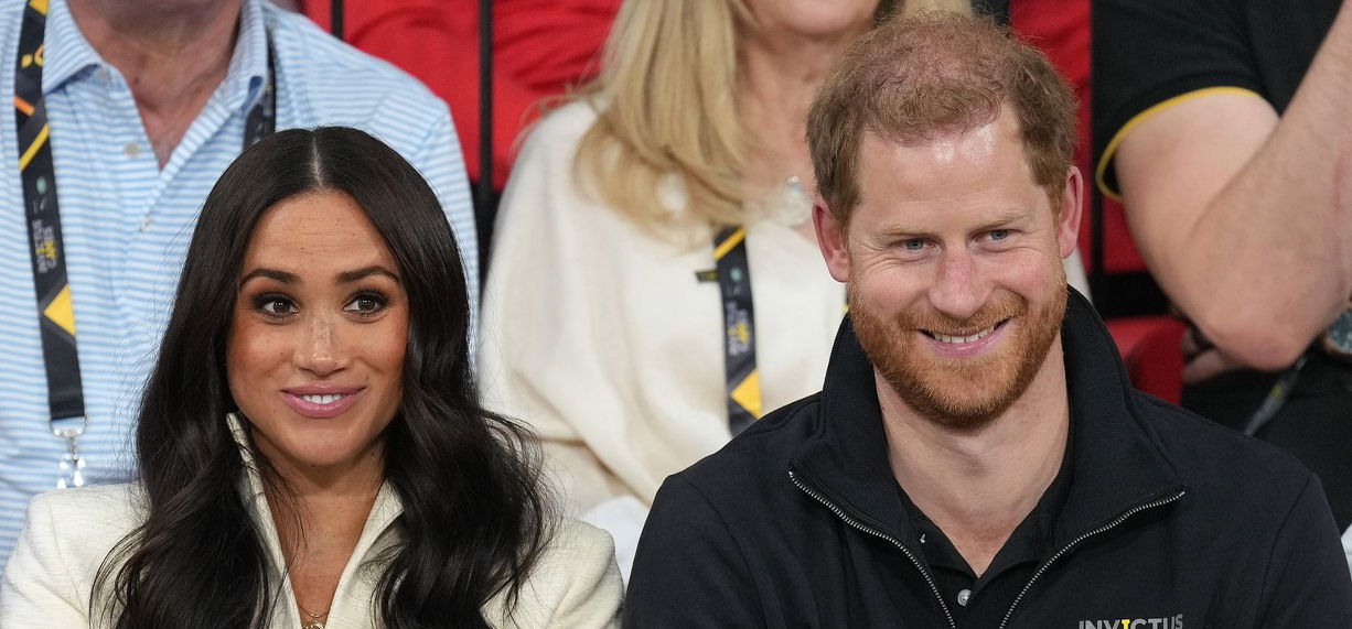 Lesifotó: Harry herceg véletlen kivillantotta azt a testrészét, amit csak Meghan Markle láthat, pedig minden nő szeretne - a fotó azonnal világszenzáció lett