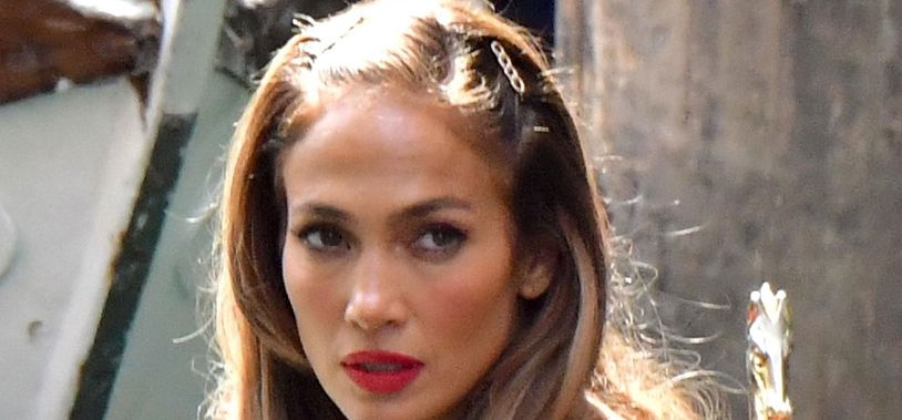 Jennifer Lopez levetkőzött: bugyija szétpattan a testén, a melltartója pedig sosem volt még ennyira rakoncátlan