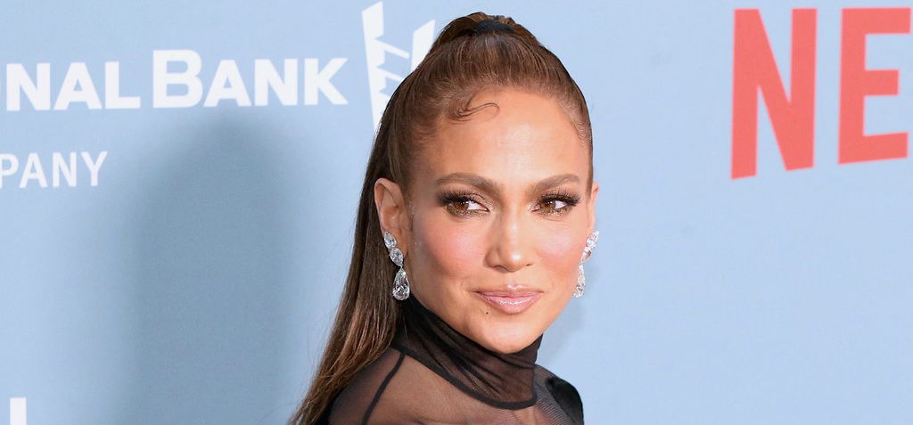 Jennifer Lopez ruhája nagyon intim részeken maradt nyitva, és erről fotó is készült