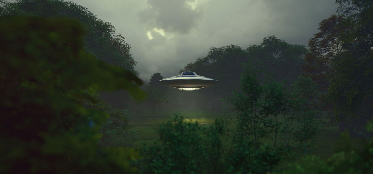 Megrázó UFO-felfedezés: három földönkívülit videóztak az erdő felett