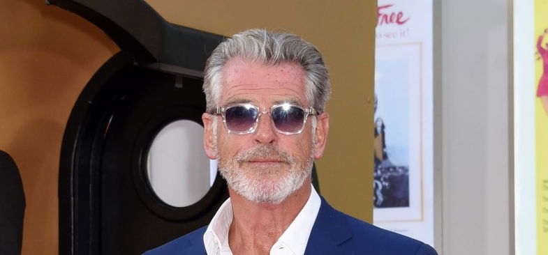 A szuperférfi, Pierce Brosnan együtt pózolt három csodálatos gyermekével, a legidősebb fia elképesztően hasonlít a színészre